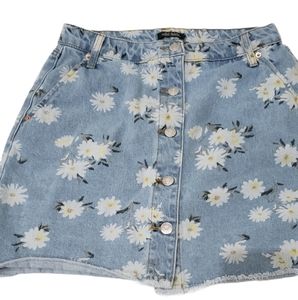 Wild and Fable Skirt with Flowers🌼🌼🌼🌸